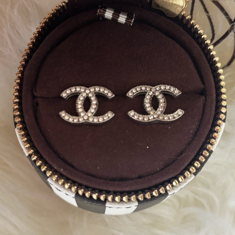 Beautiful authentic Chanel CC Crystal Stud Earrings - Silver Tone